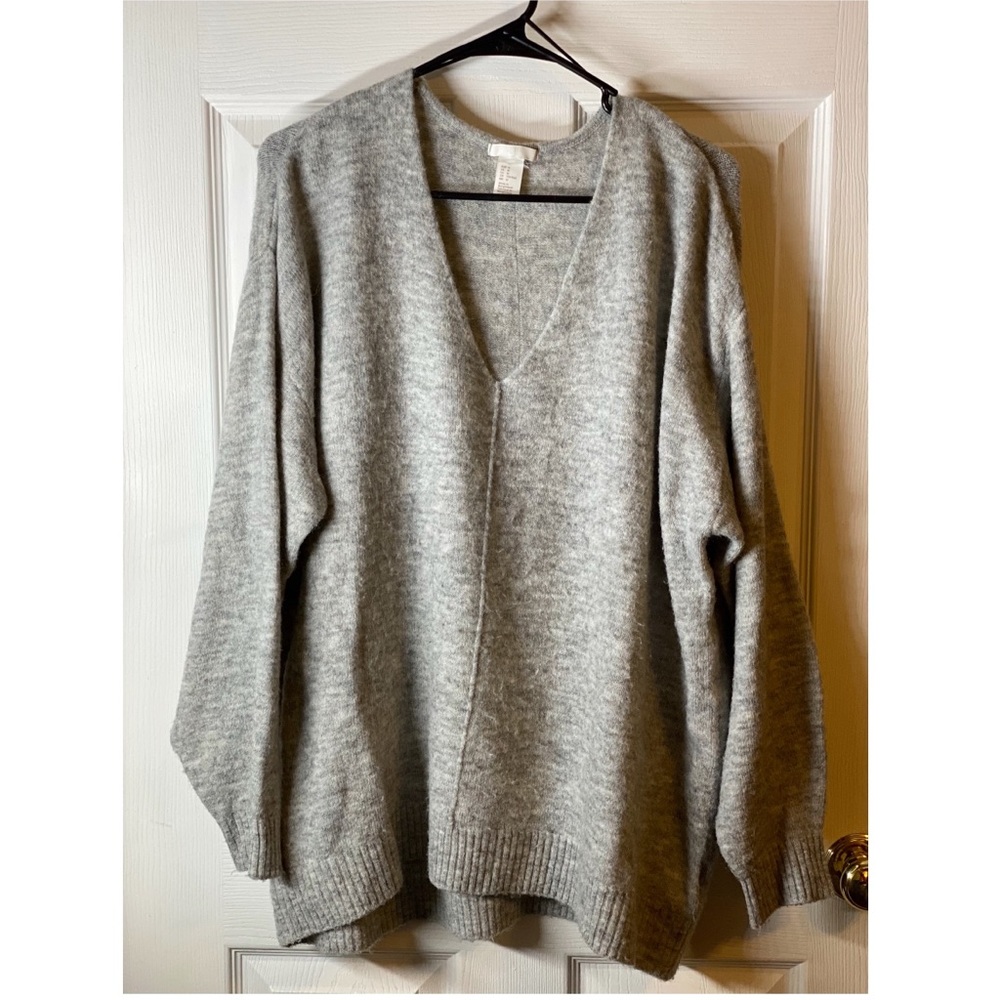 H&M v neck sweater
